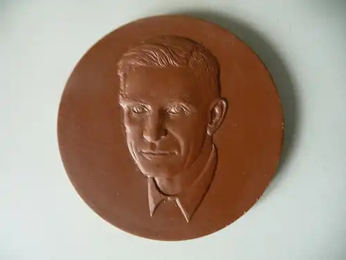 Medaille Theodor Neubauer Widerstandskämpfer / Böttgersteinzeug Meißen