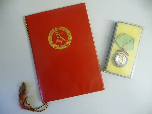 Auszeichnung Medaille und Urkunde Ehrenzeichen der Volkspolizei 1983