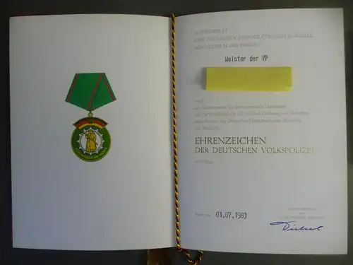 Auszeichnung Medaille und Urkunde Ehrenzeichen der Volkspolizei 1983