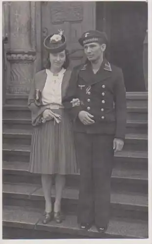 Orig. Foto Matrose Kriegsmarine Uniform Auszeichnung mit Braut Dresden