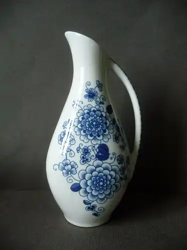 Kleine Vase Krug mit Henkel weiß-blau / Unterweissbach Porzellan