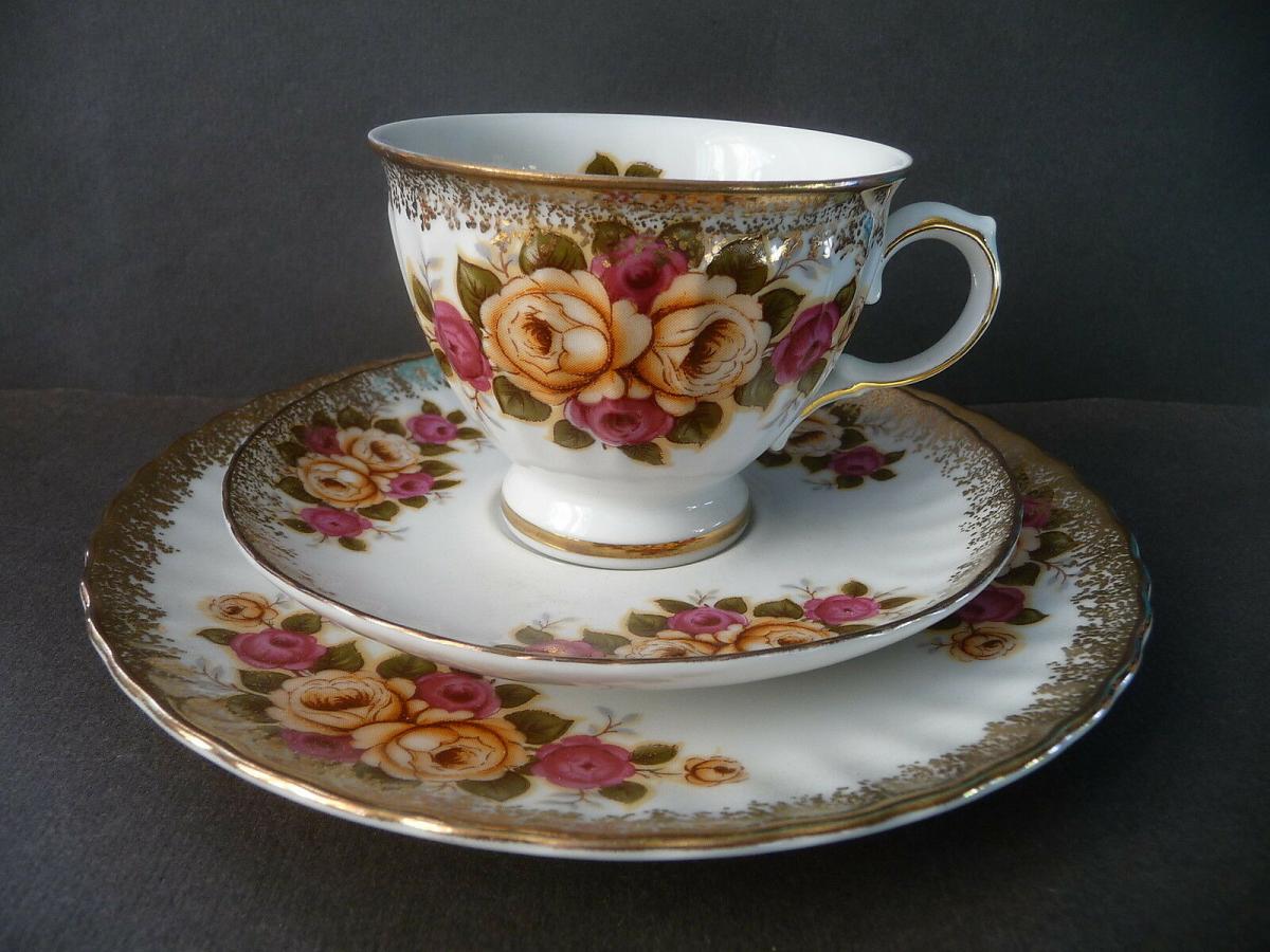 Winterling Marktleuthen Sammelgedeck 3tlg.gelb rote Rosen Golddekor Sammeltasse