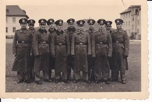 Orig. Foto Gruppenbild Soldaten Wehrmacht Kasernenhof 1941