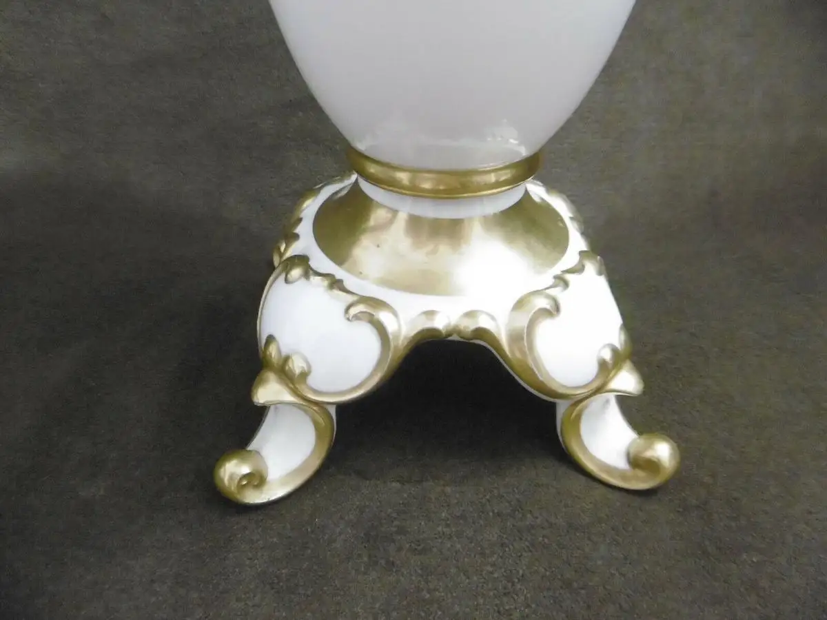 Antike, edle Vase im Barockstil von Hutschenreuther mit Golddetails 3