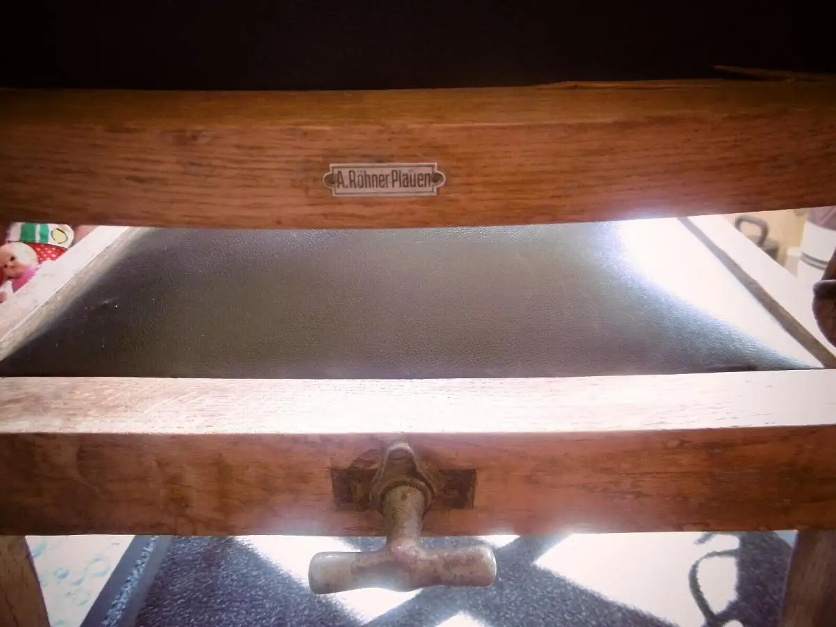 Antiker Friseurstuhl aus Holz + Leder 