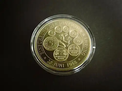 Wunderschöne Gedenkmedaille "Einführung der dt. Währung", goldfarben, Ø 4 cm