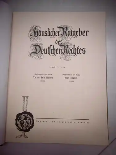 Alte Urkundenmappe mit Ratgeber (Häusl. Ratgber d. Dt. Rechts) um 1940