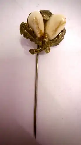 Nostalgische Anstecknadel mit 2 Grandeln