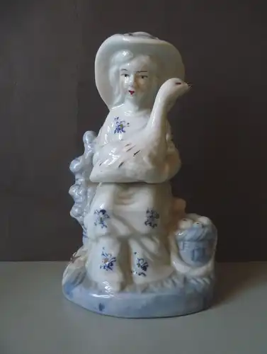 Porzellanfigur Mädchen mit Gans Gänseliesl