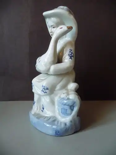 Porzellanfigur Mädchen mit Gans Gänseliesl