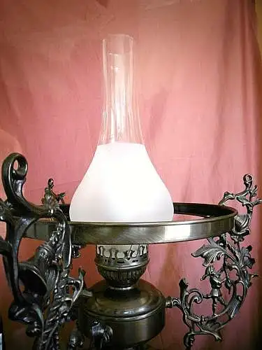 Sehr schöne Lampe mit Spritzgußapplikationen 60/70er Jahre