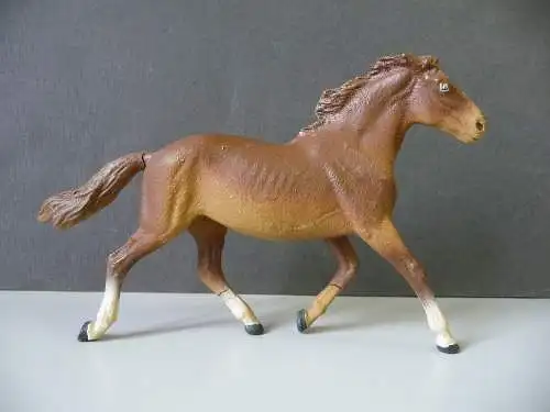Massefigur Tierfigur Pferd trabend Bauernhof Lineol