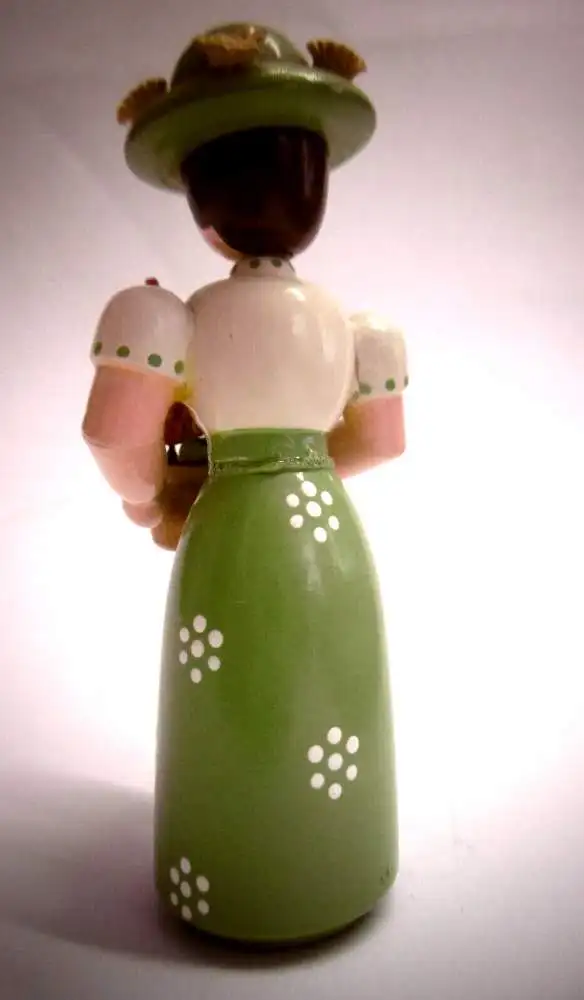 Bezauberndes Blumenmädchen von Müller Seiffen, Erzgeb., Holz, ca. 8,5 cm 2