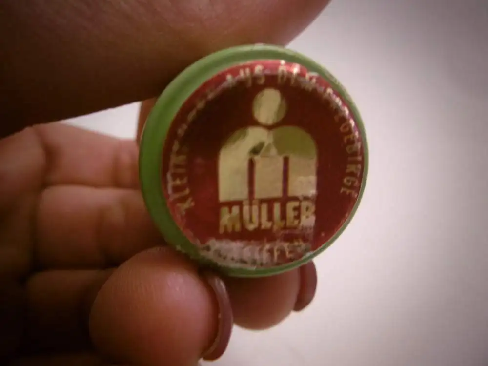 Bezauberndes Blumenmädchen von Müller Seiffen, Erzgeb., Holz, ca. 8,5 cm 3