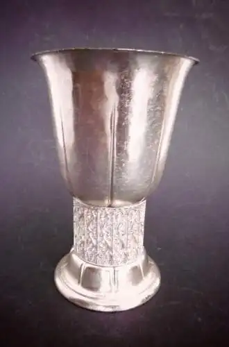 Alter versilberter Becher mit schöner Verzierung, Hammerschlag, H. ca. 14 cm