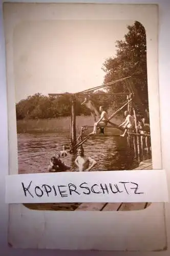 Alte Echtfoto Postkarte "Soldaten beim Baden", gelaufen 1915