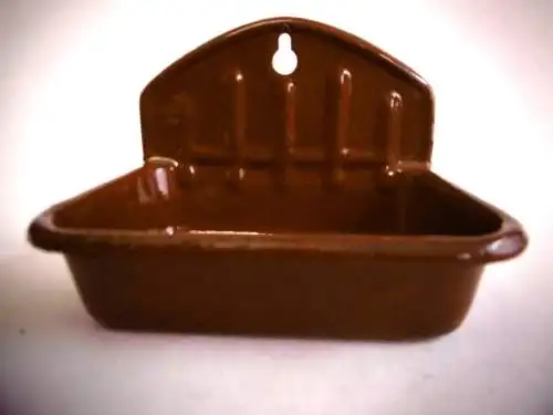 Alte Seifenschale aus Emaille (mit Wandhalterung), braun