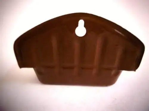 Alte Seifenschale aus Emaille (mit Wandhalterung), braun