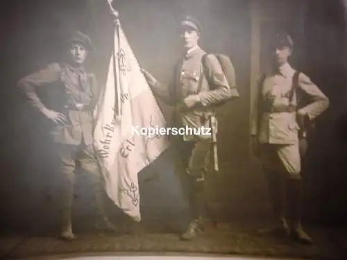Alte Echtfotopostkarte "Drei Burschen der Wehrkraftreserve Erlangen 1. WK"