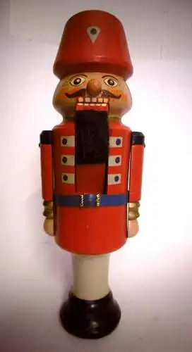 Origineller Nussknacker mit einem Standbein, Holz, 31 cm