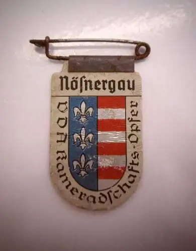 WHW VDA Winterhilfswerk Abzeichen mit Stadtemblem von Nößnergau