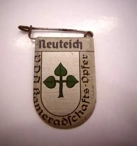 WHW VDA Winterhilfswerk Abzeichen mit Stadtemblem von Neuteich