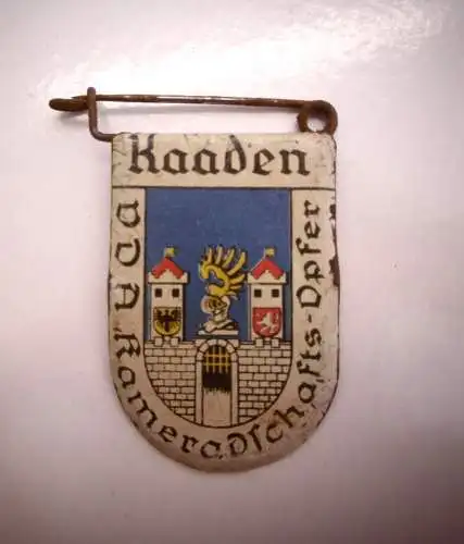 WHW VDA Winterhilfswerk Abzeichen mit Stadtemblem von Kaaden