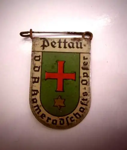 WHW VDA Winterhilfswerk Abzeichen mit Stadtemblem von Pettau