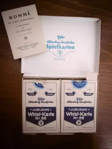 Zweier Set alte Spielkarten Rommé Altenburg-Stralsunder in original Etui, 1934