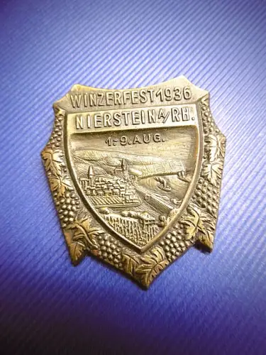 Altes Abzeichen/ Anstecknadel "Winzerfest 1936 Nierstein am Rhein"