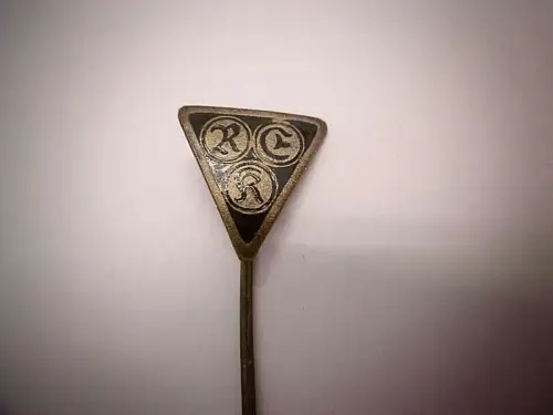 Alte Anstecknadel "Reichsvereinigung ehem. Kriegsgefangener" (REK), L. ca. 6 cm