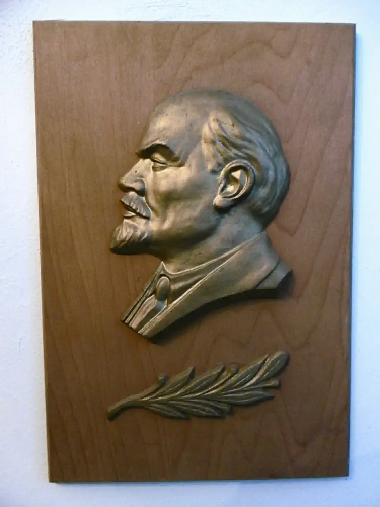 Leninrelief , Guss auf Holz  1