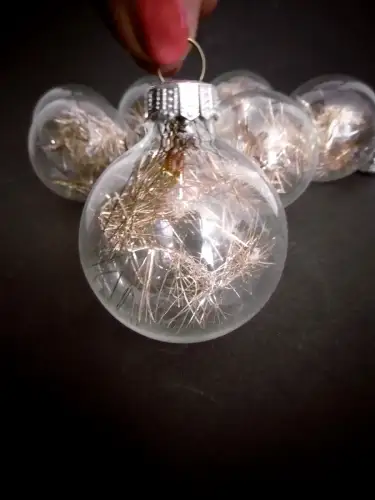 Vinntage Weihnnachts Kugeln aus Glas mit Gold-Lametta gefüllt, Ø 5 cm, 8 Stk.