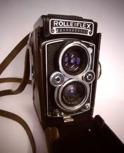 Alte Kamera "Rolleiflex" im orig. Lederetui