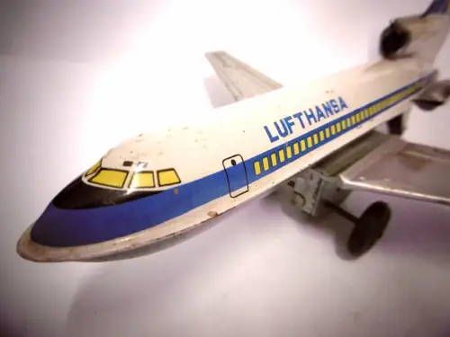 Altes Blechflugzeug Lufthansa Boing 727 TT Made in Japan