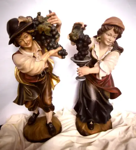 Wunderschöne Holzskulpturen "Winzerpaar", handgeschnitzt, Südtirol, Micheli F.
