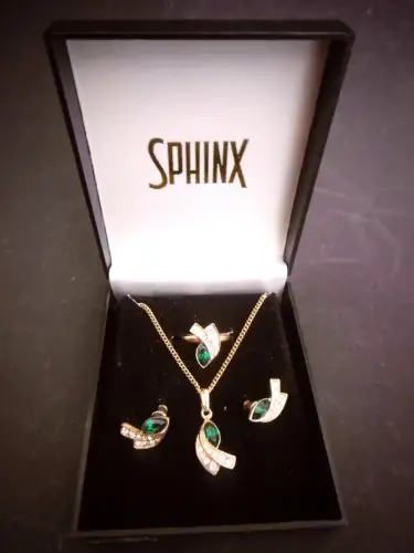 Bezauberndes Schmuck-Set 4-teilig mit funkelnden Steinen (grün/weiß), vergoldet