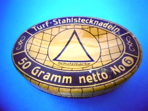 Vintage Blechdose für Turf-Stahlstecknadeln inkl. Extranadeln + Nadelbriefchen