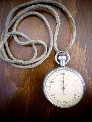 Schöne alte Stopppuhr mit original Halsband, Ø ca. 6 cm