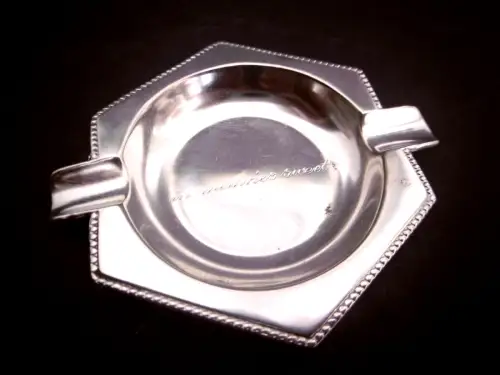 Schöner kleiner Aschenbecher, versilbert, mit Gravur: "In memorys sweet"