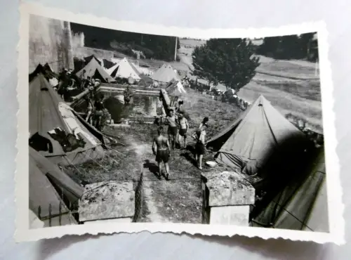 Altes Originalfoto Soldaten beim Camp