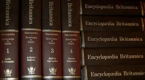 The New Encyclopaedia Britannica in 30 Volumes. 10 Bände Micropædia, 19 Bände Macropædia, 1 Band Propædia. 