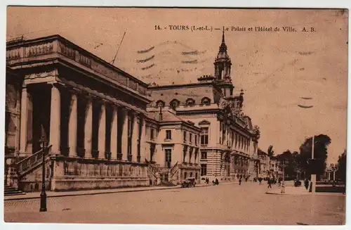 Tours - Le Palais et l`Hotel de Ville