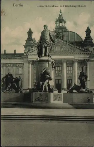 Berlin Bismarck-Denkmal und Reichstaggebäude