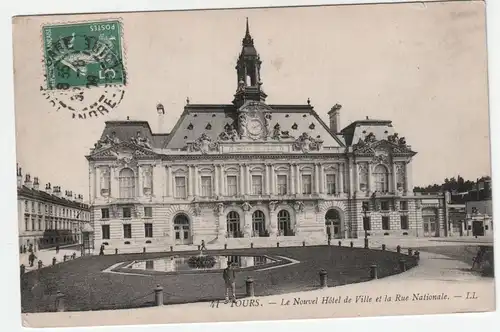 Tours - Le Nouvel Hotel de Ville et la Rue Nationale