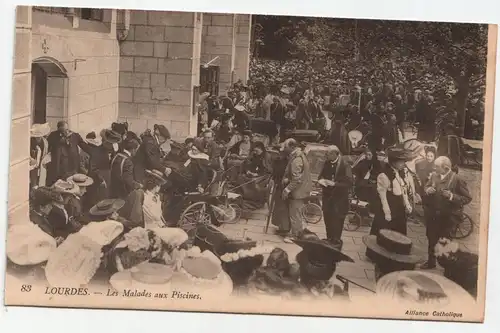Lourdes - Les Malades aux Piscines