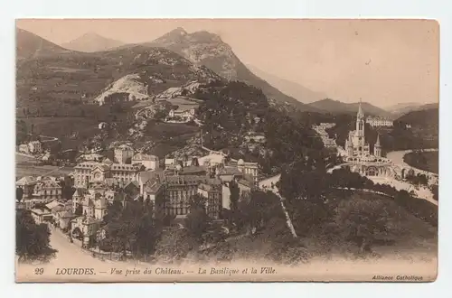 LOURDES - Vue prise du Chateau - La Basilique et la Ville