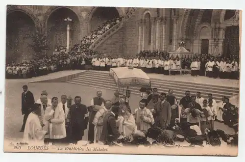 LOURDES - La Benediction des Malades