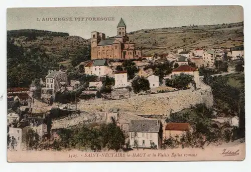 L AUVERGNE PITTORESQUE // SAINT-NECTAIRE le HAUT et la Vieille Eglise romane