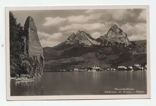 Vierwaldstättersee Schillerstein mit Brunnen und. Mythen